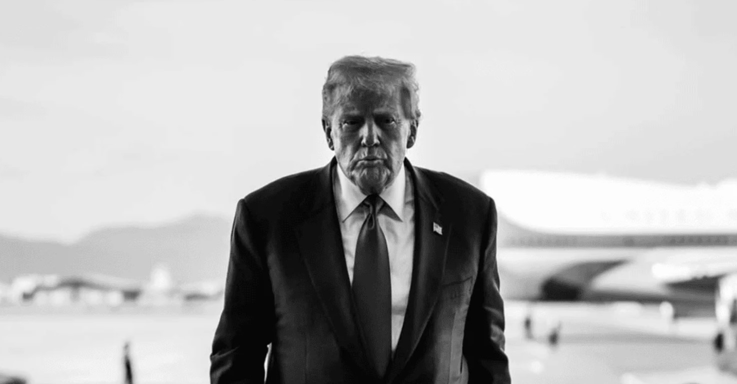 Трамп оголосив розмінування Ормузької протоки: ЗМІ пишуть про прохід кораблів ВМС США Трамп оголосив розмінування Ормузької протоки: ЗМІ пишуть про прохід кораблів ВМС США